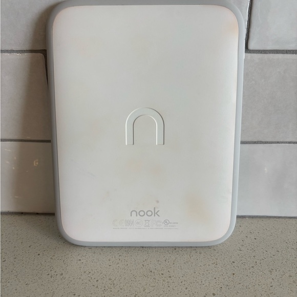 Barnes & Noble Nook Glowlight BNRV500 WiFi 2 GB Storage Harry Potter And LOTR - Picture 7 of 11